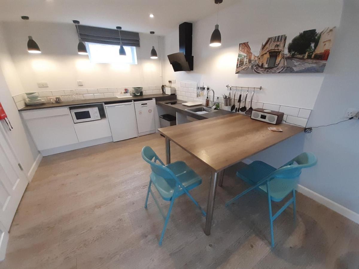 Cotswold Aparthotel Stroud  Esterno foto