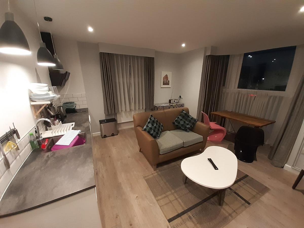 Cotswold Aparthotel Stroud  Esterno foto