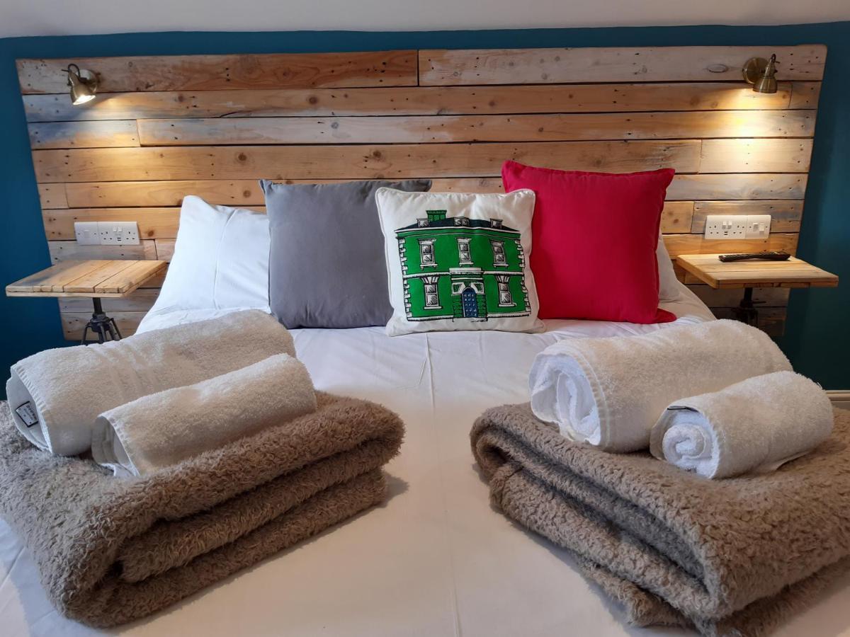Cotswold Aparthotel Stroud  Esterno foto