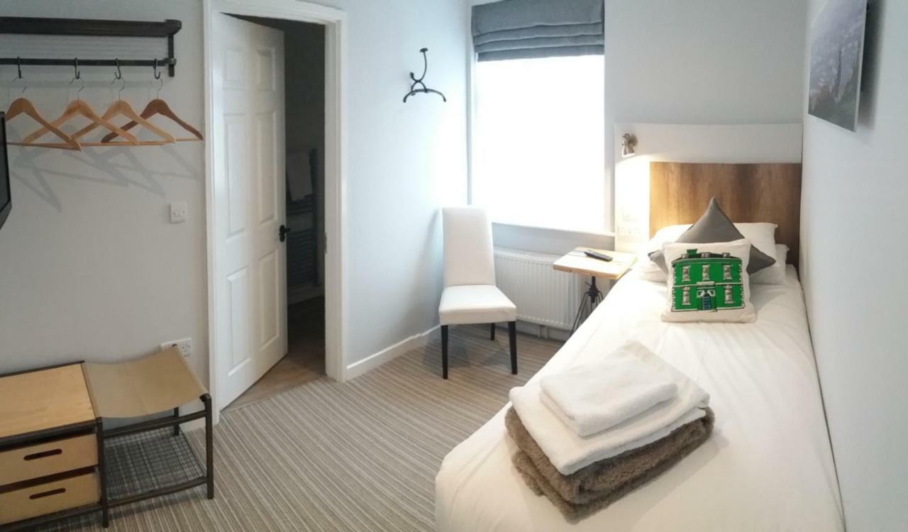 Cotswold Aparthotel Stroud  Esterno foto
